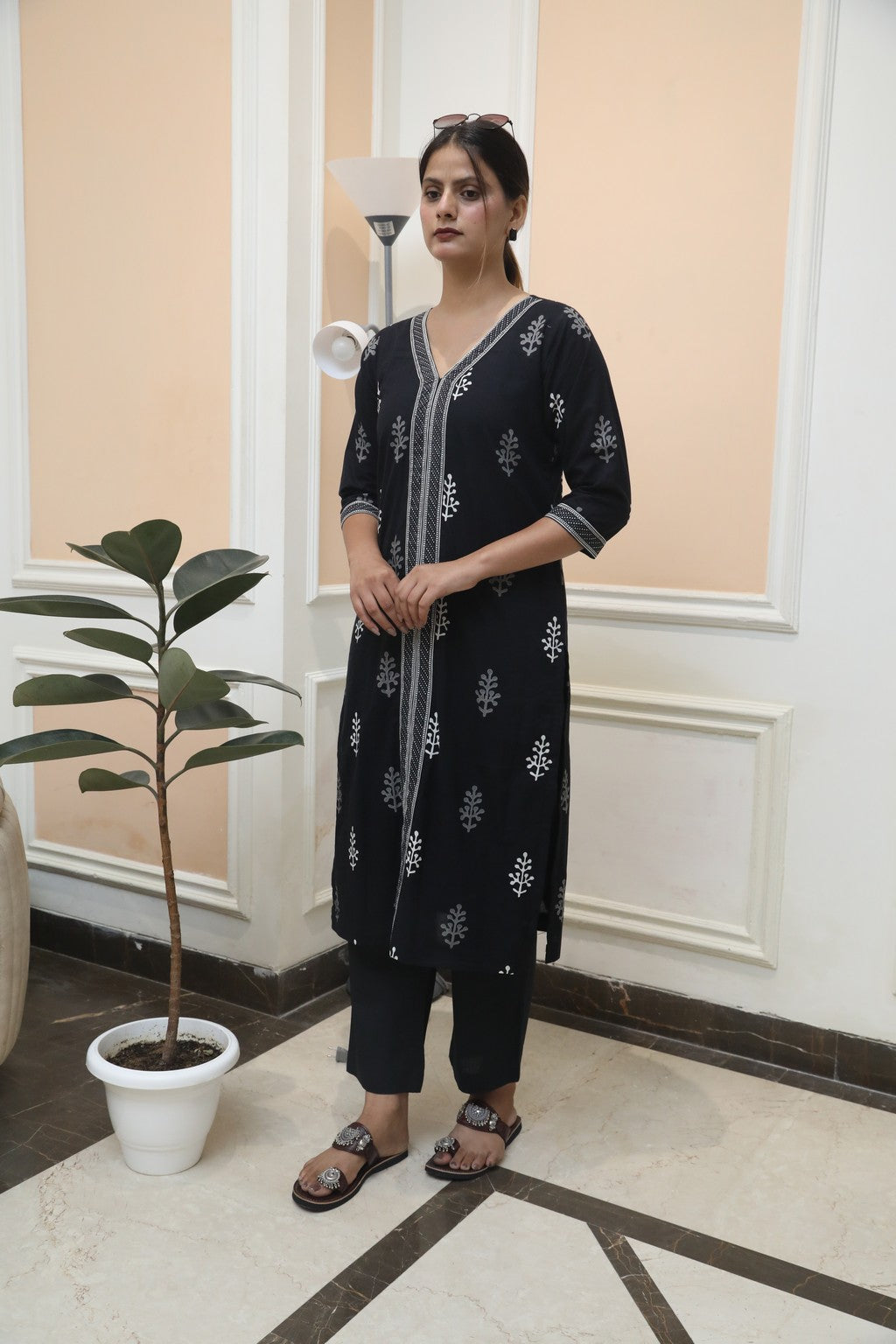 Negchar black border straight kurta set