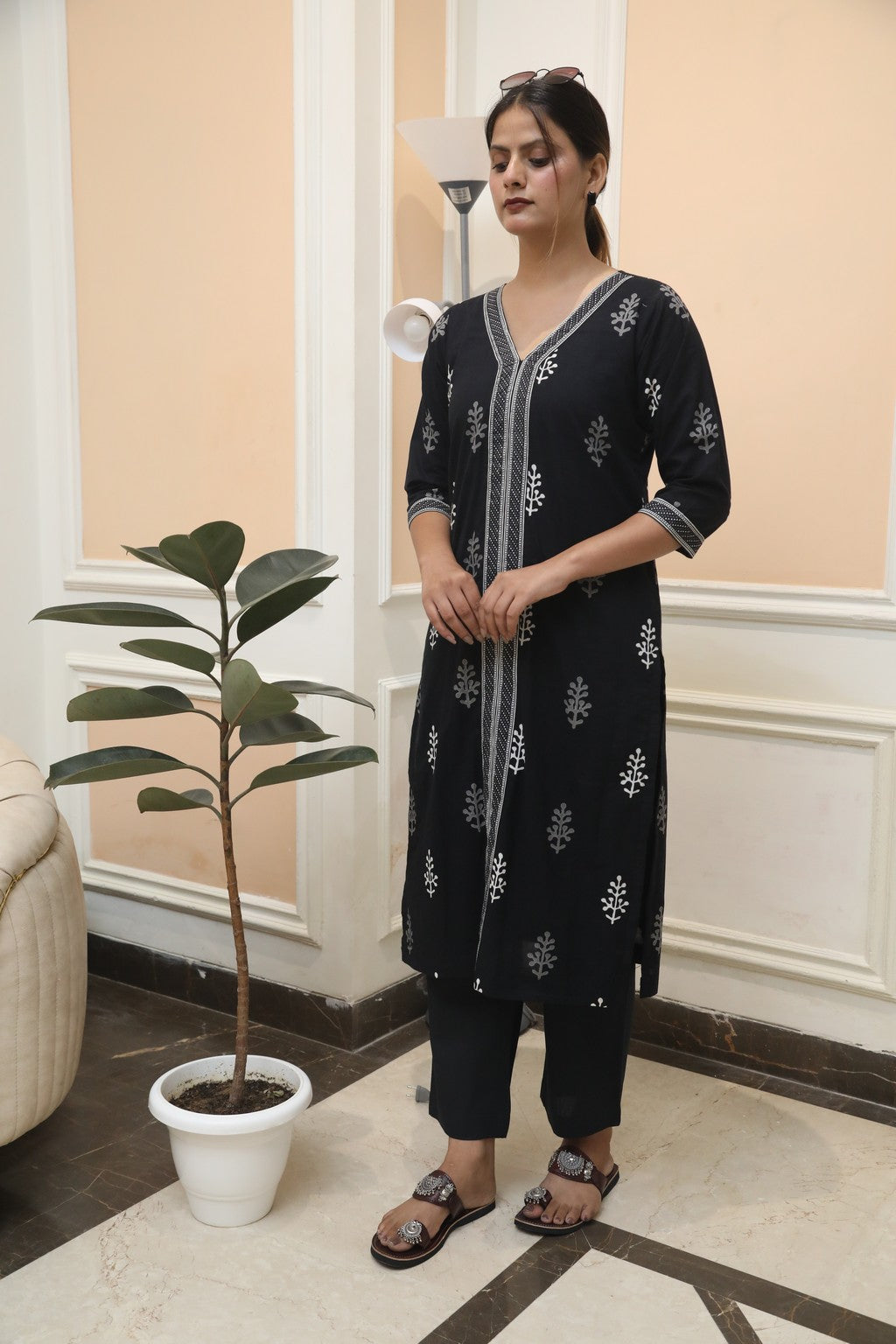 Negchar black border straight kurta set