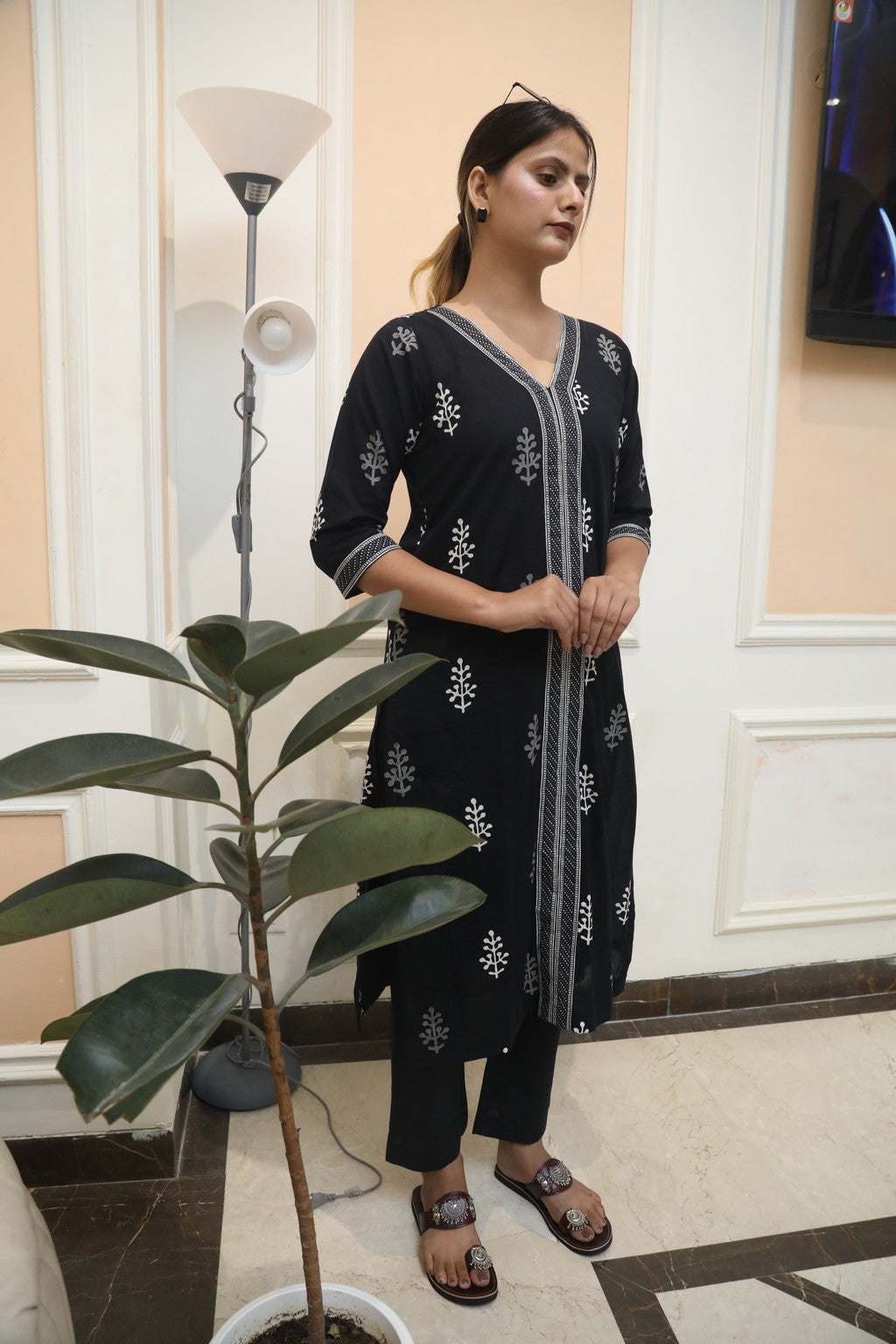 Negchar black border straight kurta set